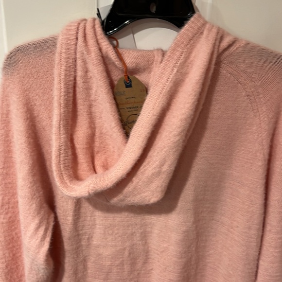 Pink fuzzy sweater with good - Picture 3 of 3